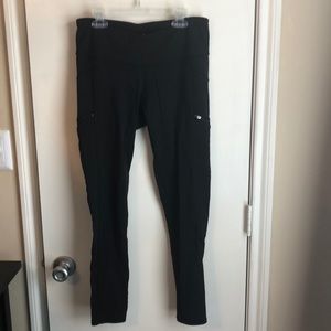 Athleta leggings w zipper pockets - size M